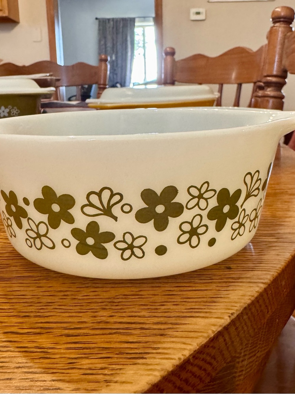 Pyrex White Floral Casserole Dish with Olive Green Flower Pattern (1 1/2 Pint)